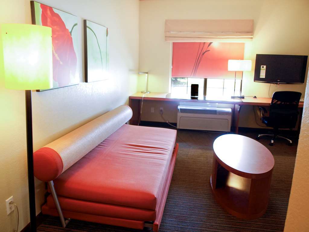 فندق لا كوينتا إن آند سويتس باي ويندام مينيابوليس-أوكلاهوما سيتي نورمان الغرفة الصورة